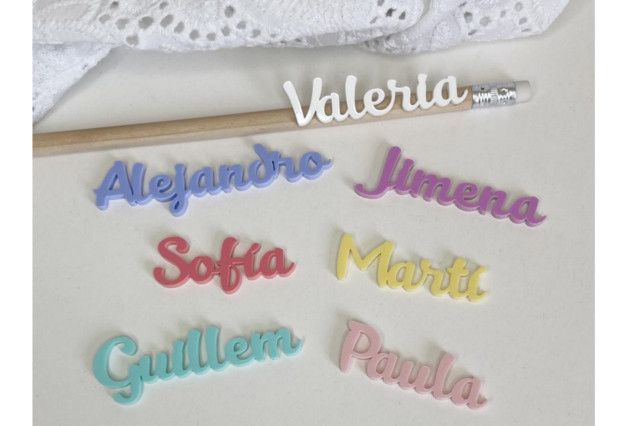 Lápiz con nombre en relieve