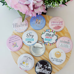 Chapas, pulseras, y más