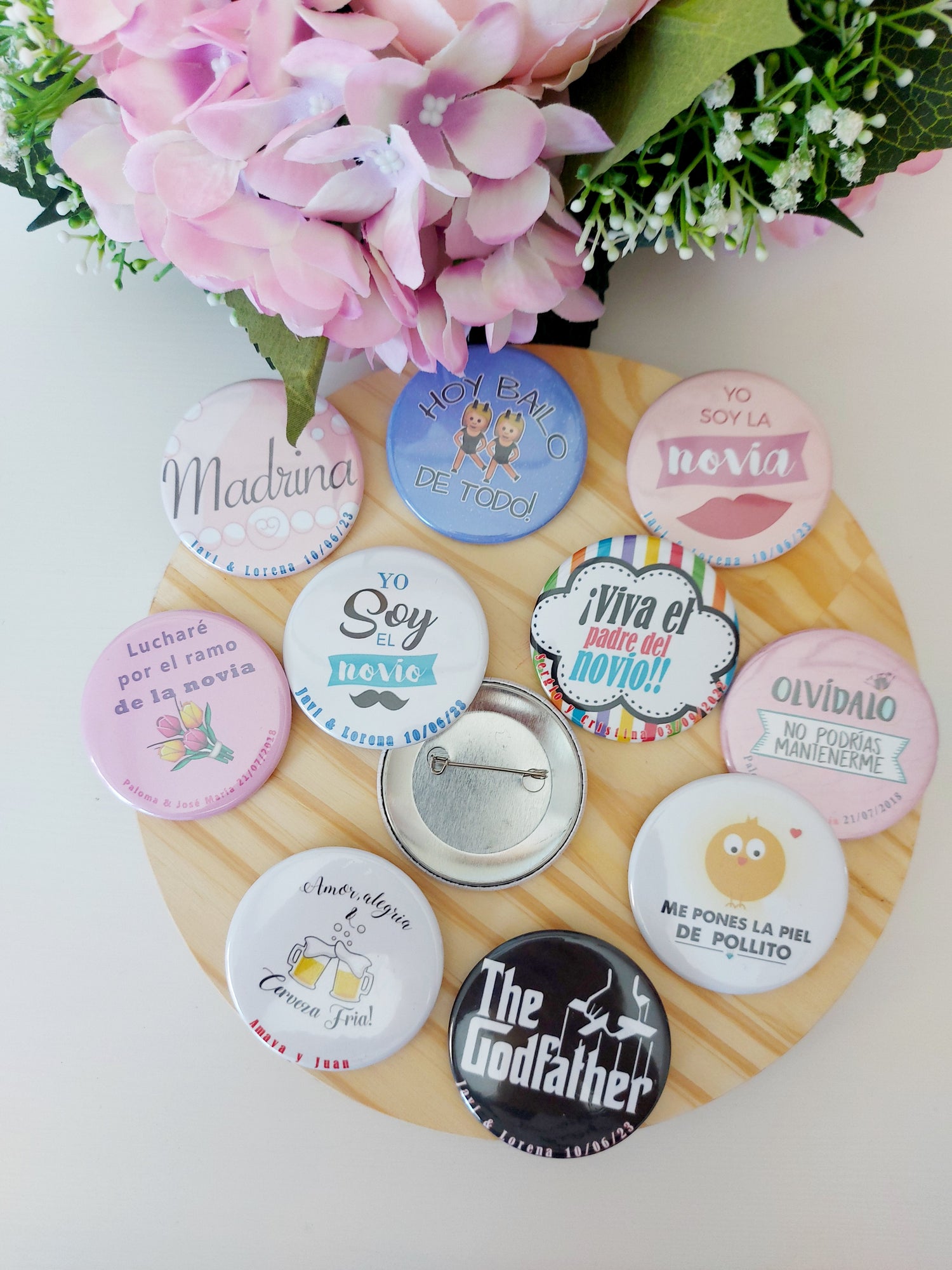 Chapas, pulseras, y más