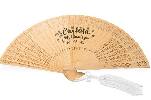 Abanico de madera sándalo