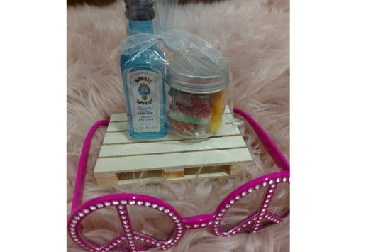 Bombay Sapphire + botecito de chucherías